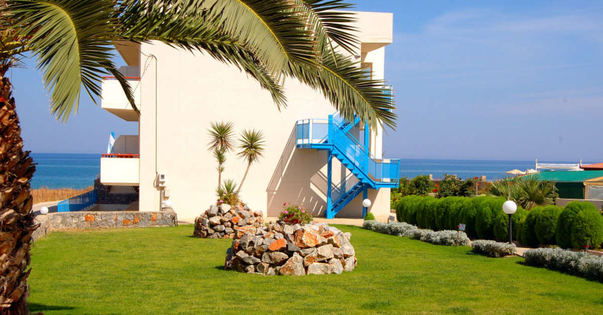 Ein Foto von der Außenansicht des Danaos Beach Apartments