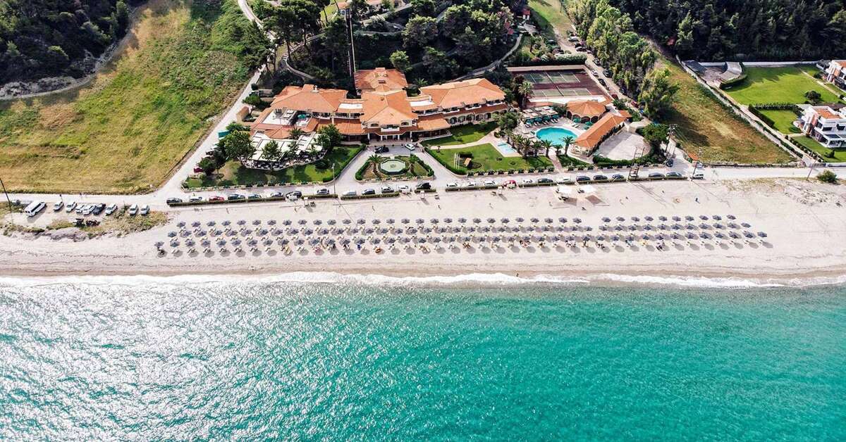 Een foto van het strand bij Possidi Holidays