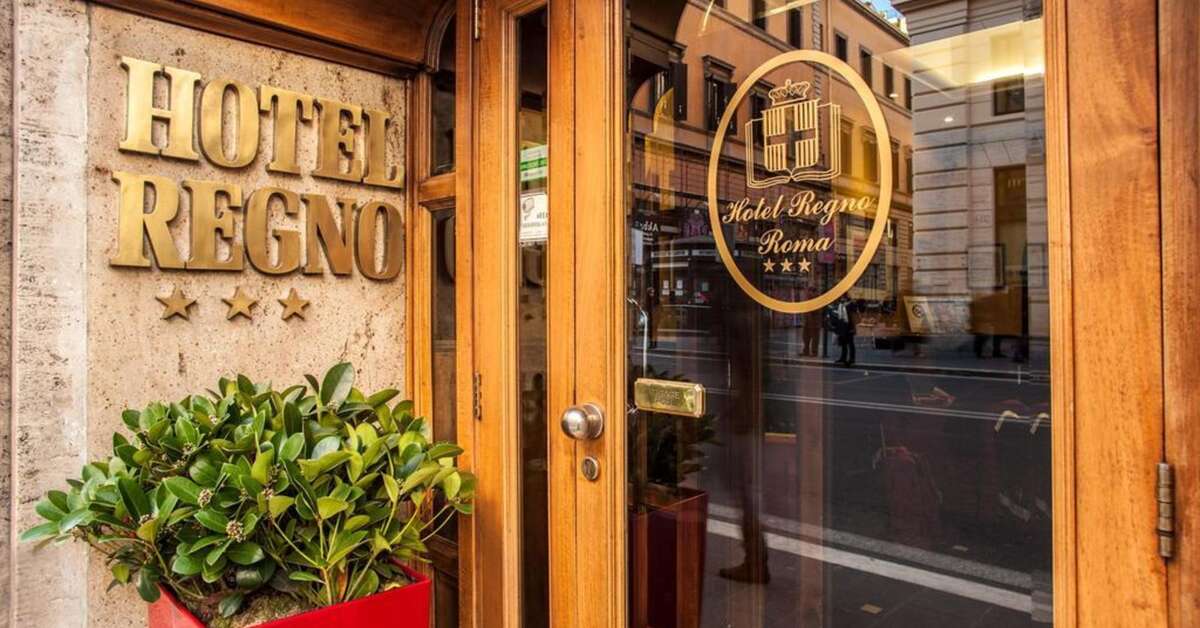 Een foto van de buitenkant van Hotel Regno