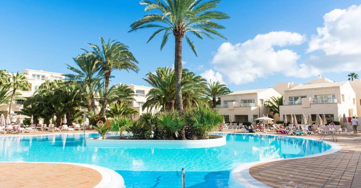 Een foto van het zwembad bij Riu Oliva Beach Resort