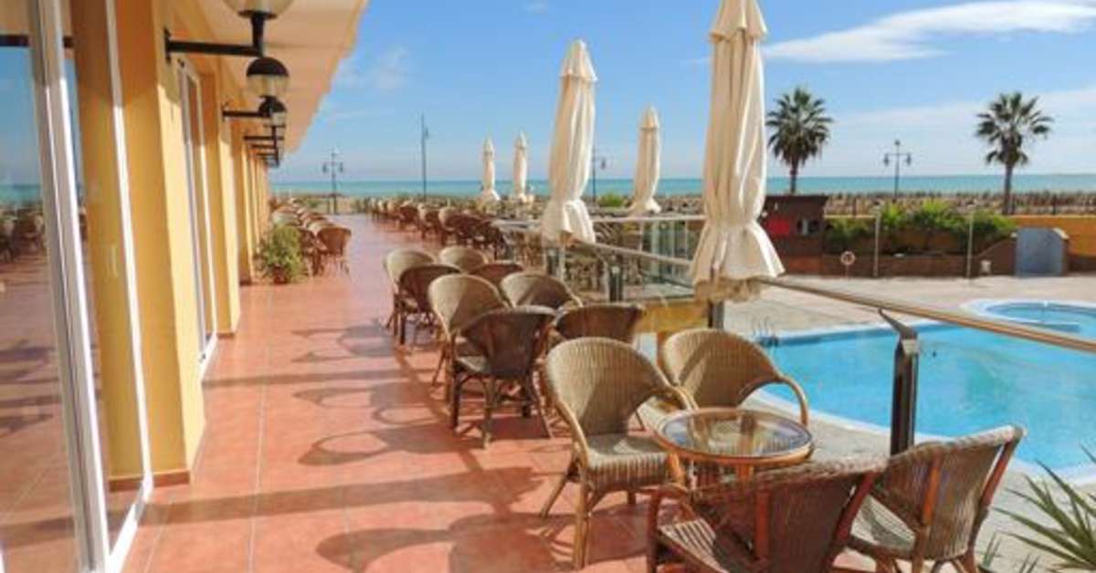 Een foto van het terras bij Gran Hotel Peniscola