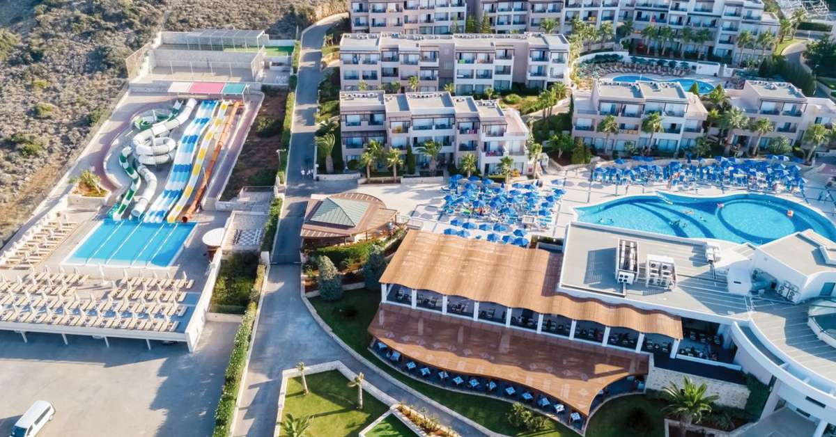 Een foto van het zwembad bij Grand Hotel Holiday Resort
