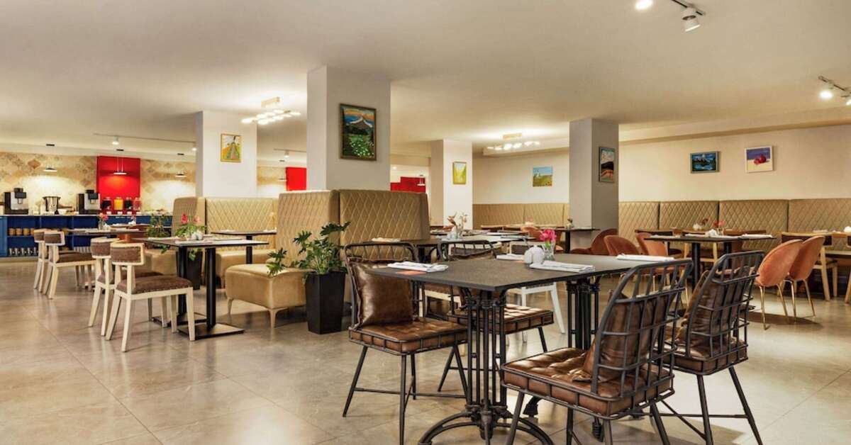 Een foto van Ramada by Wyndham Tbilisi Old City