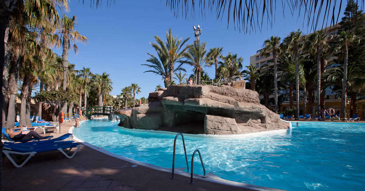 Een foto van het zwembad bij Playasol Hotel