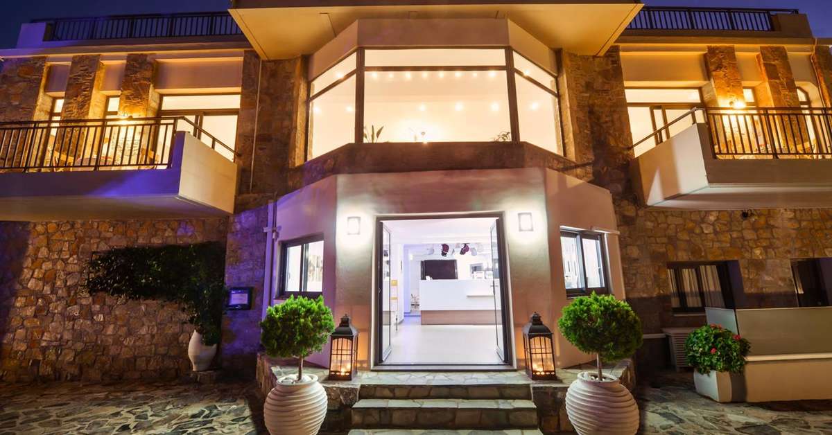 Een foto van de buitenkant van Happy Cretan Suites