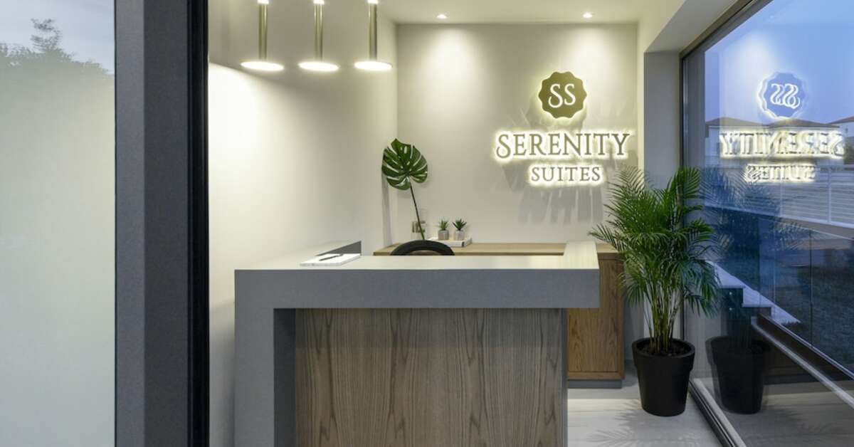 Een foto van het interieur van Serenity Suites