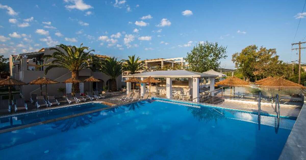 Een foto van het zwembad bij Amour Holiday Resort