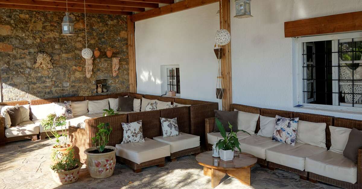 Een foto van het terras bij Cretan Village Hotel