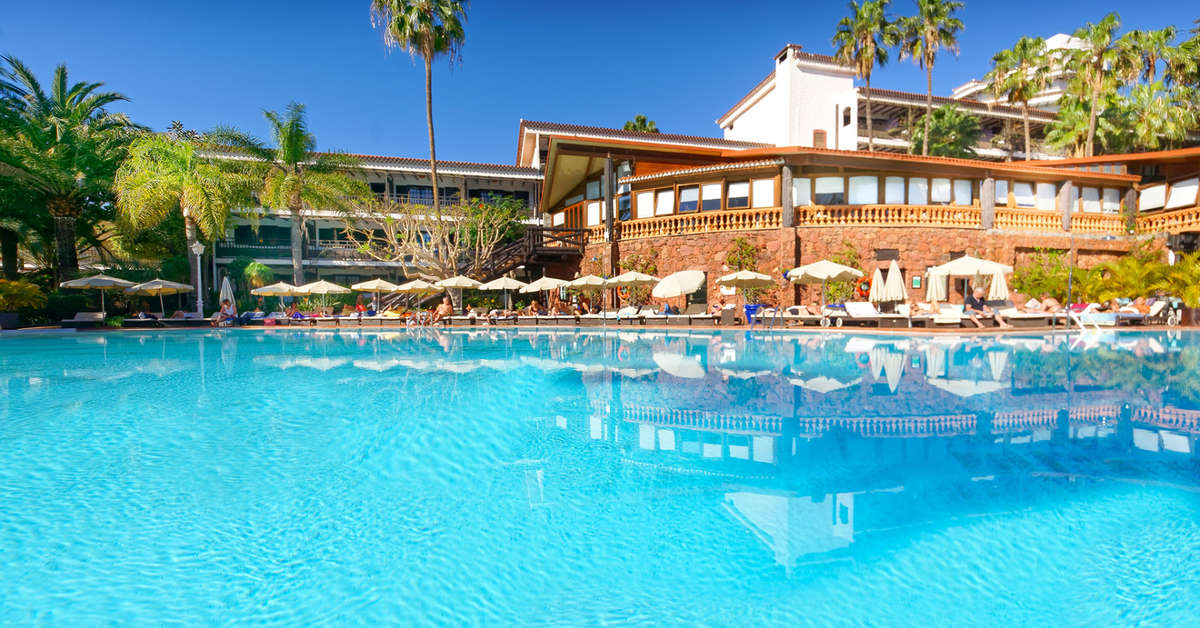 Ein Foto vom Pool im Hotel Parque Tropical
