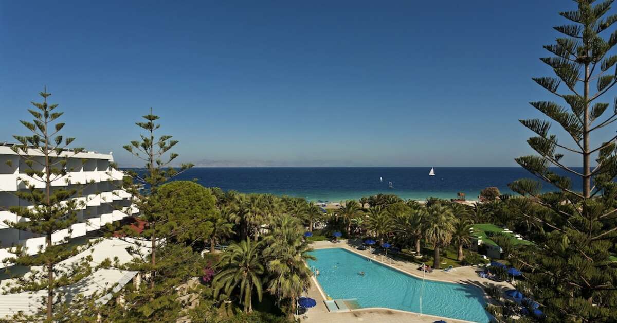 Een foto van het zwembad bij Blue Horizon Resort Hotel