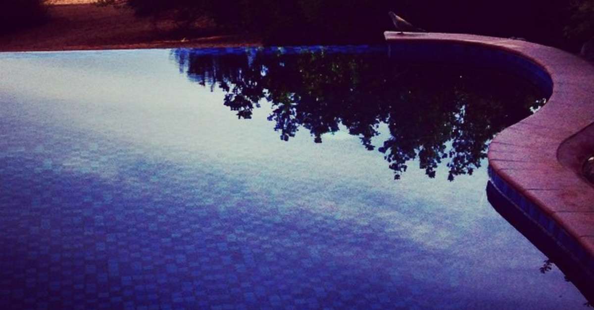 Een foto van het zwembad bij Al Maha Resort