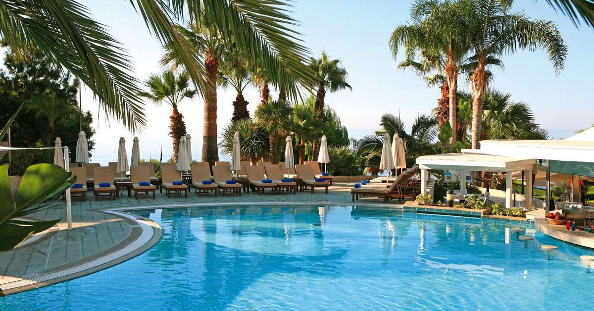 Een foto van het zwembad bij Mediterranean Beach Hotel
