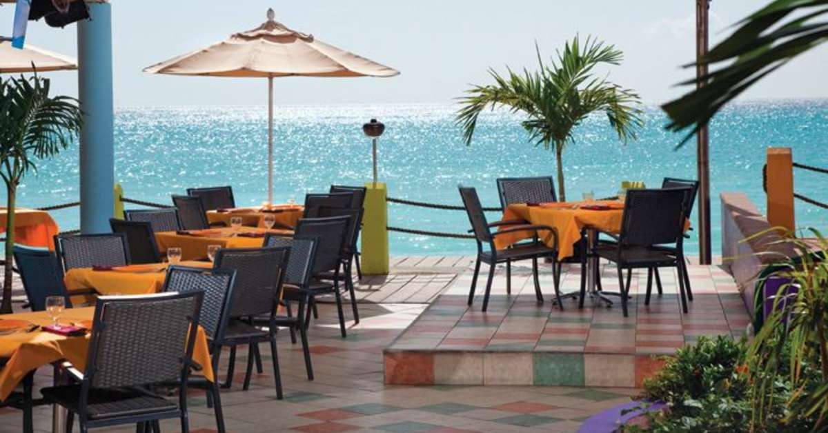 Een foto van het terras bij Divi Village Golf & Beach Resort