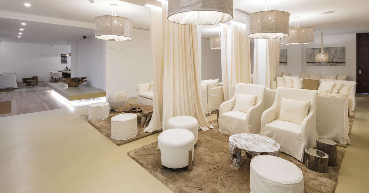 Een foto van het interieur van Lagos Avenida Hotel