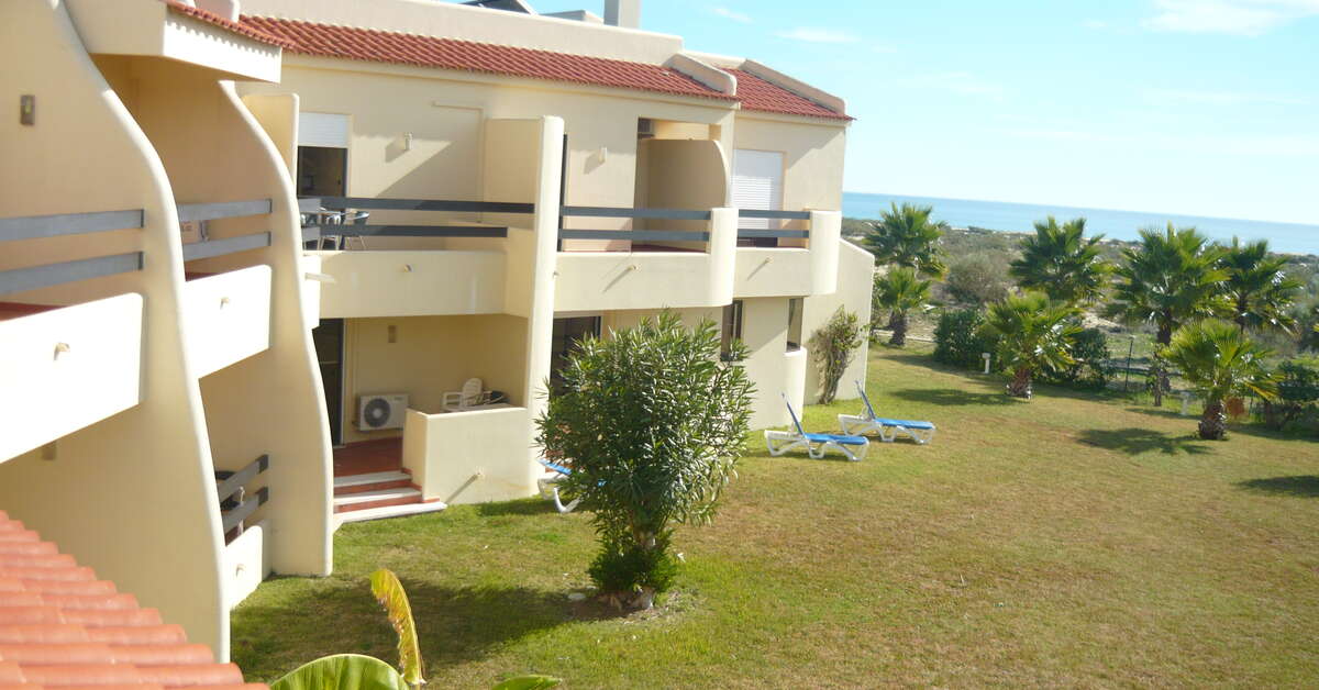 Een foto van de buitenkant van Praia Da Lota Hotel & Appartementen