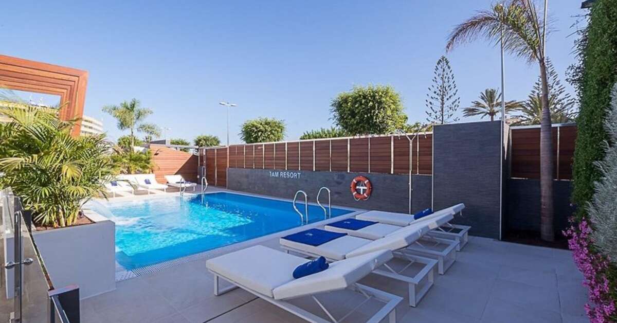 Een foto van het zwembad bij Silvi Villas