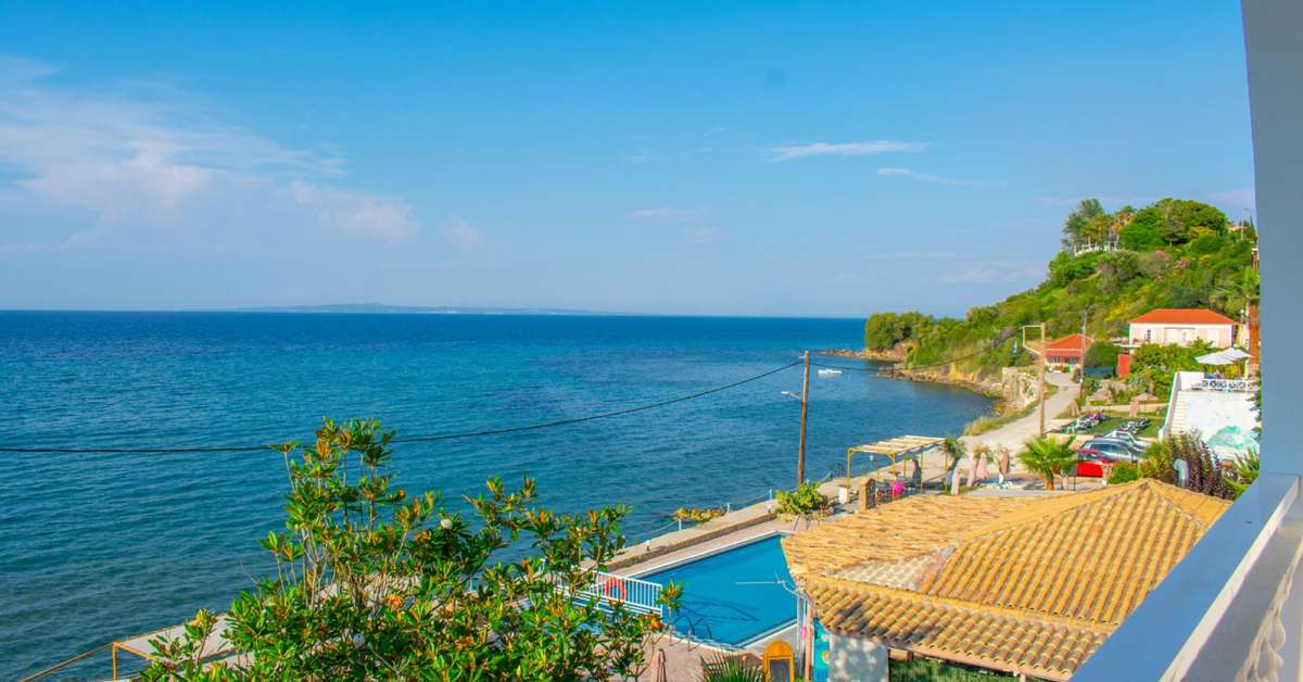 Een foto van het zwembad bij Agoulos Beach Hotel