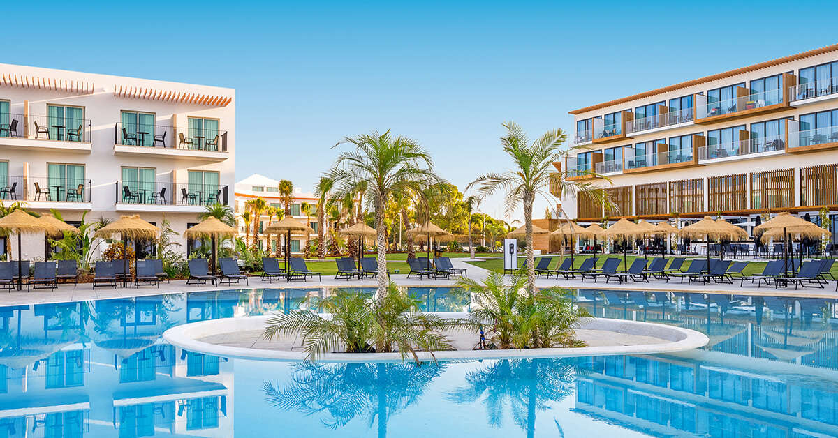 Een foto van het zwembad bij AP Cabanas Beach & Nature