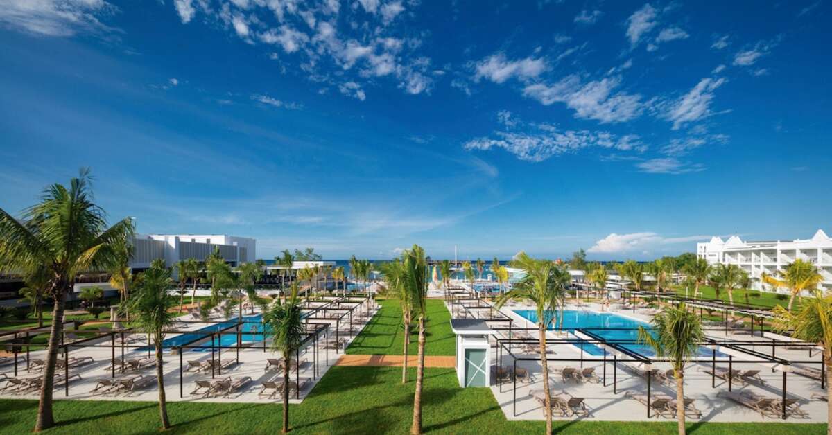 Een foto van het zwembad bij Riu Montego Bay
