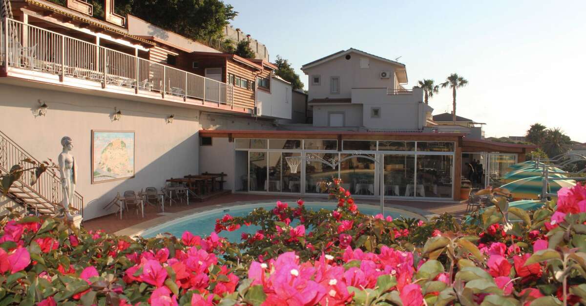 Een foto van het zwembad bij Hotel Orizzonte Blu