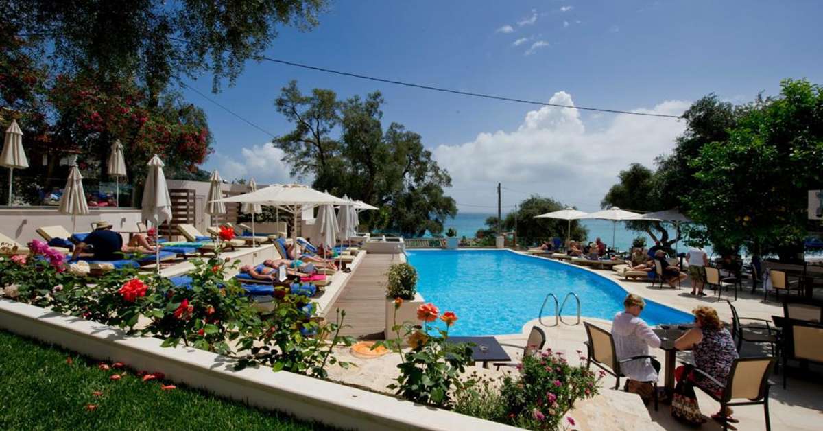 Een foto van het zwembad bij Hotel Valtos Beach