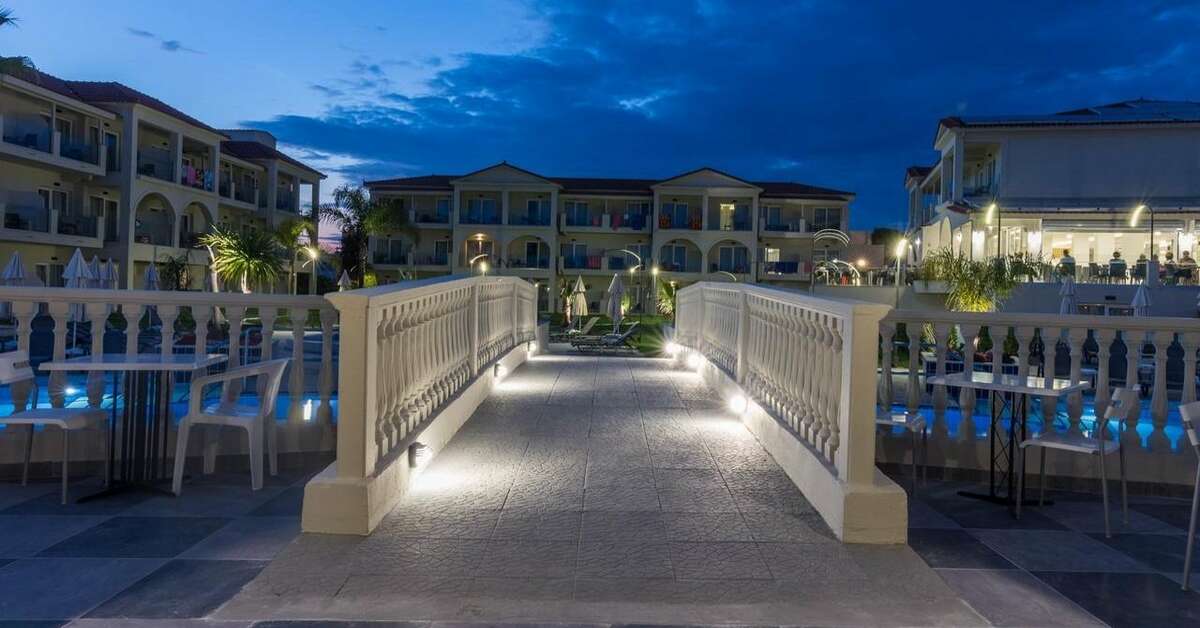 Een foto van het zwembad bij Surreal Exotica Hotel & Spa by Zante Plaza