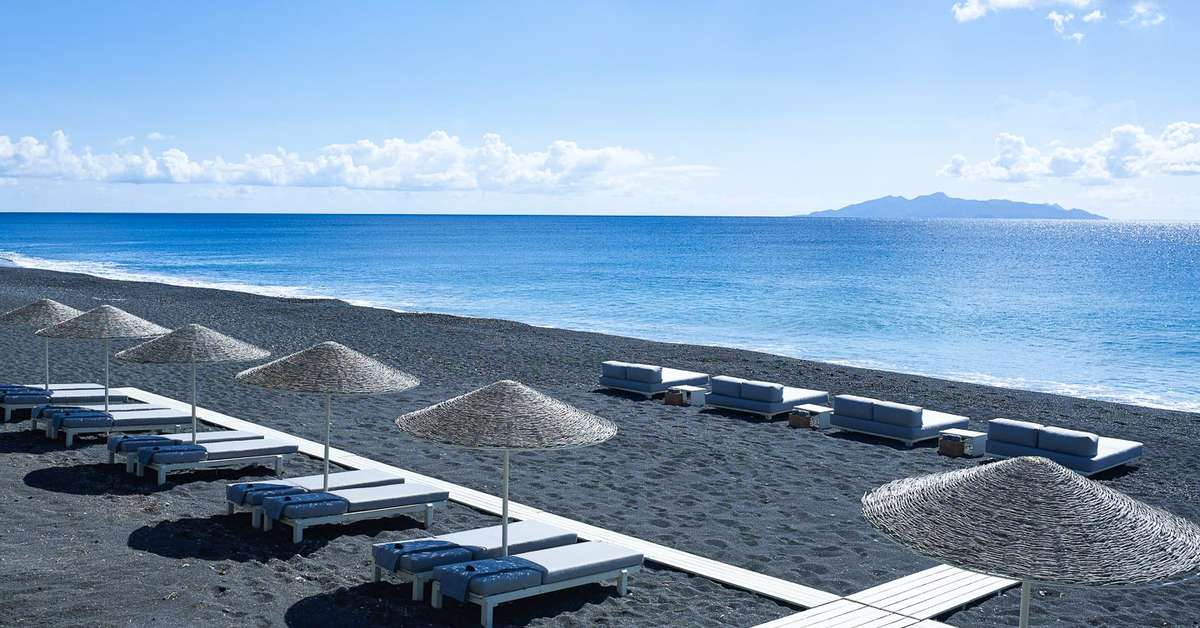 Een foto van het strand bij Bellonias Villas