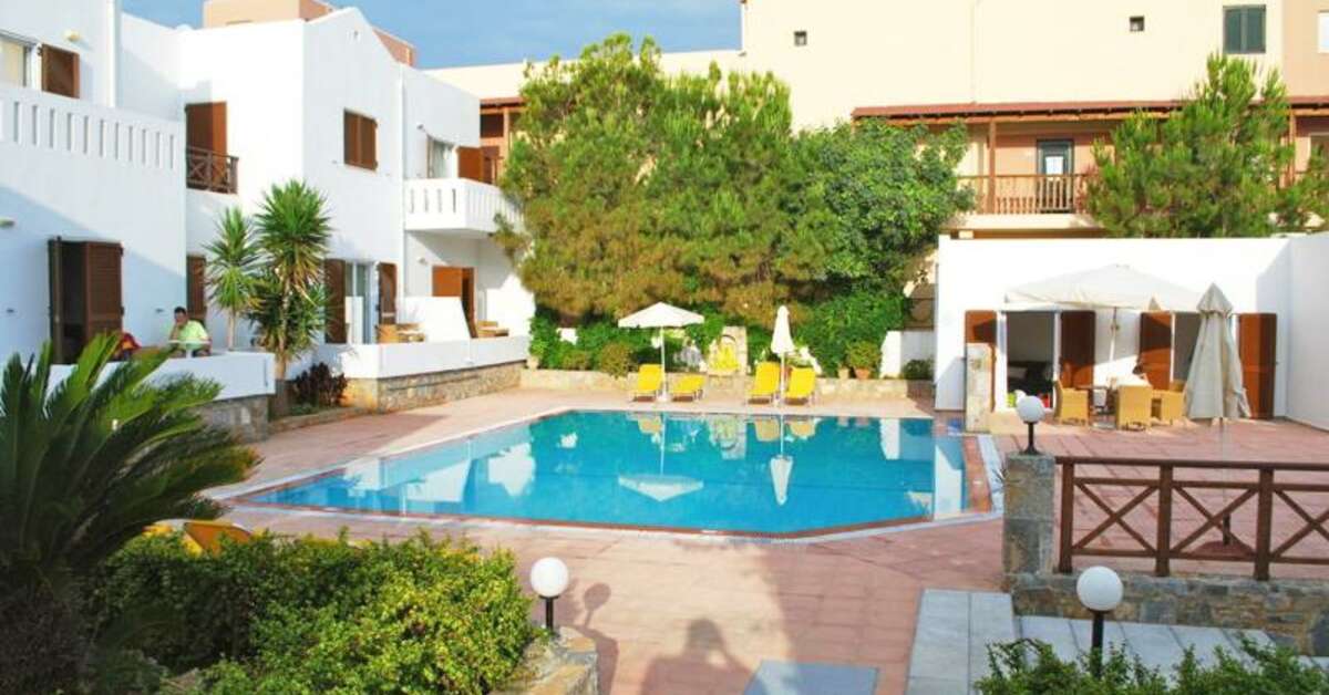 Een foto van het zwembad bij Maritimo Beach Hotel