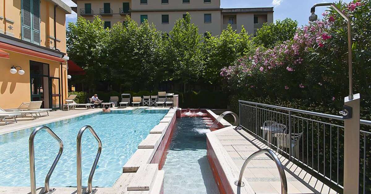 Een foto van het zwembad bij Hotel Maestoso
