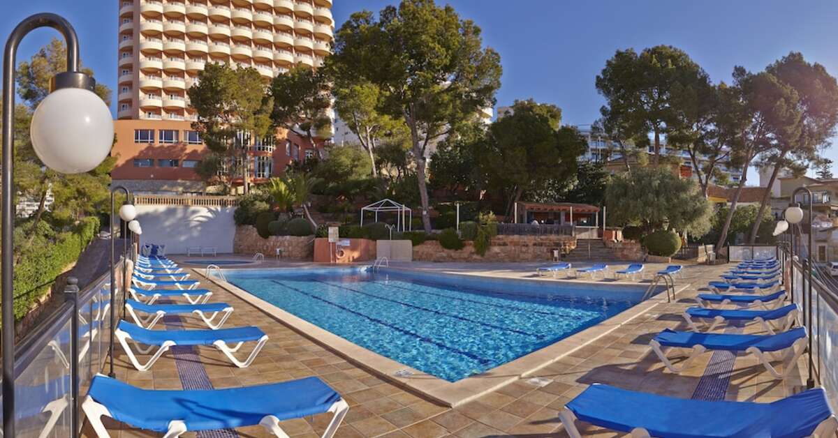 Een foto van het zwembad bij Blue Bay Hotel