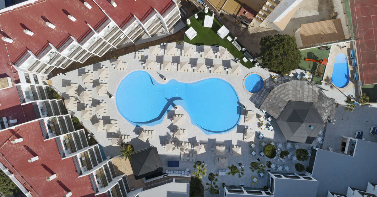 Een foto van het zwembad bij Palmanova Suites by TRH