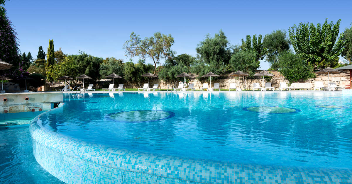 Een foto van het zwembad bij Basilica Holiday Resort