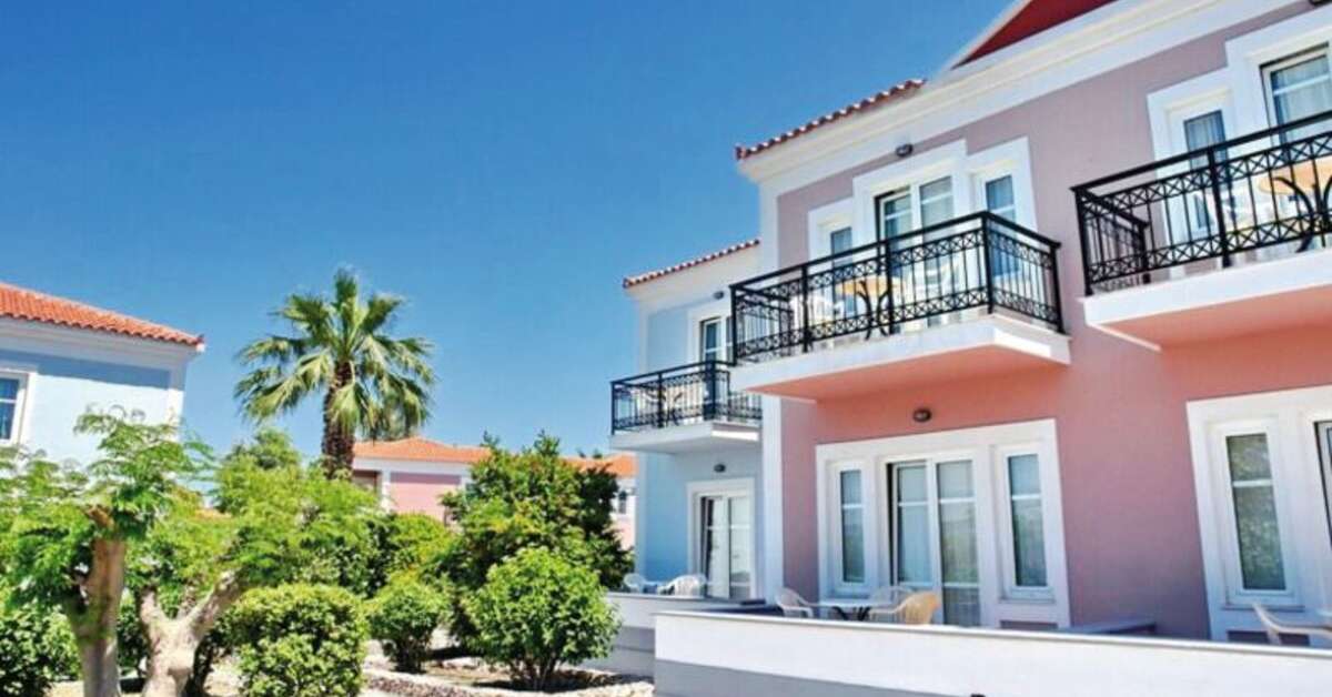 Een foto van de buitenkant van Panselinos Hotel