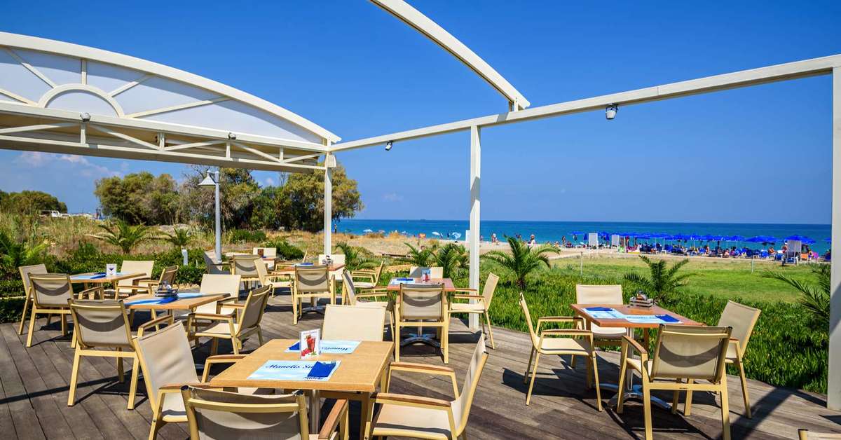 Een foto van het terras bij Marino's Beach Appartementen