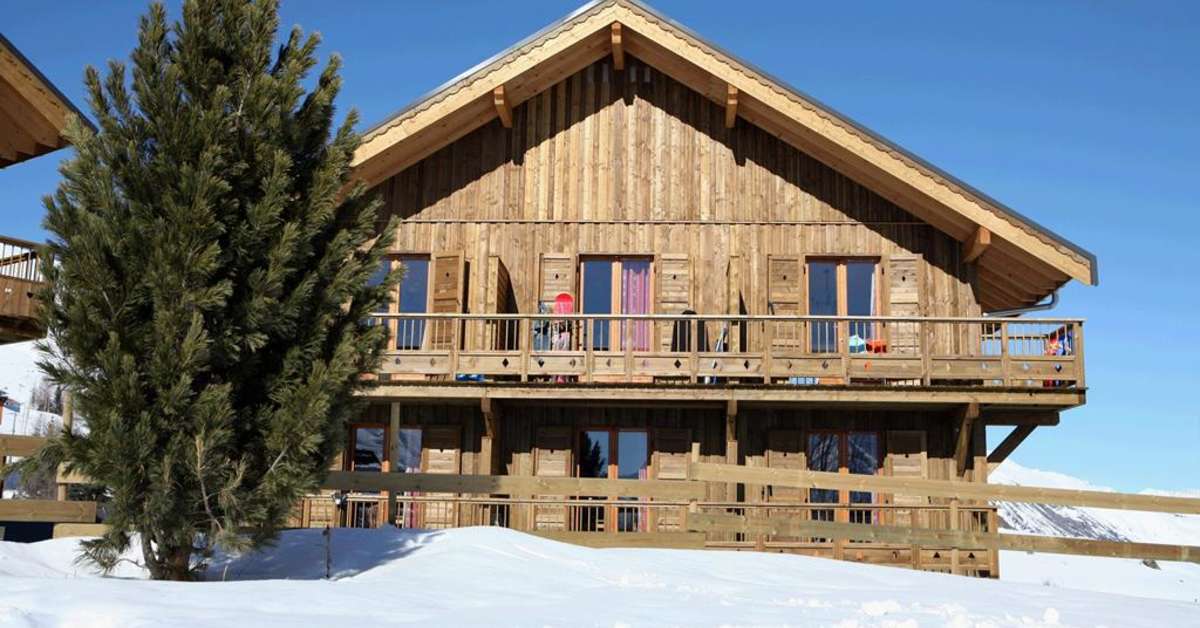 Een foto van de buitenkant van Les Chalets des Cimes