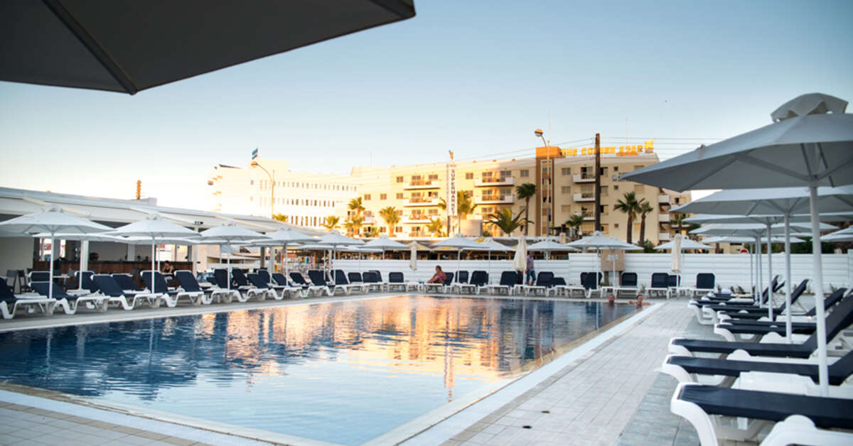 Een foto van het zwembad bij Mandali Hotel