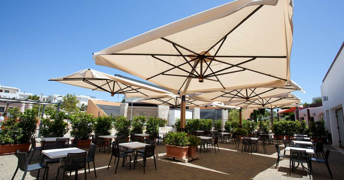 Een foto van het terras bij Riva Marina Resort
