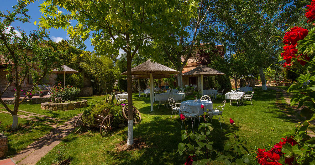 Een foto van het terras bij Petrino Eco Village