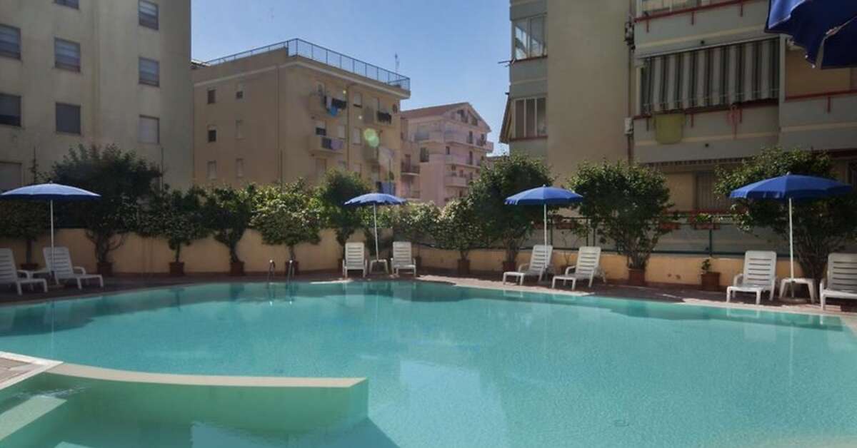 Een foto van het zwembad bij Rina Hotel