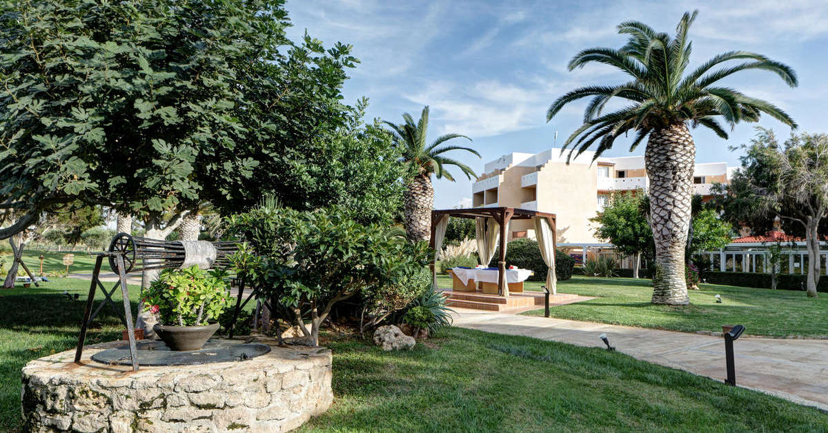 Een foto van de buitenkant van Anissa Beach & Village Hotel