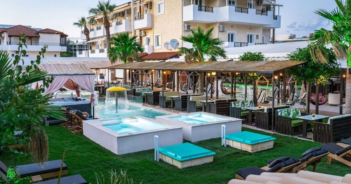 Ein Foto vom Pool im Philoxenia Hotel Malia