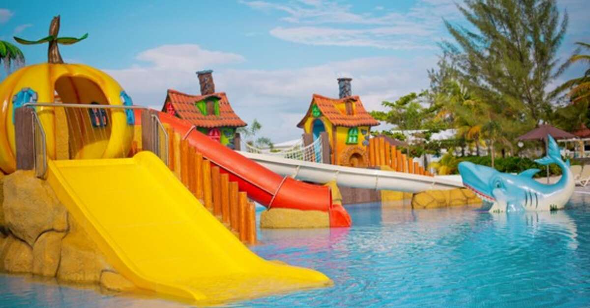 Een foto van het zwembad bij Grand Bahia Principe Jamaica