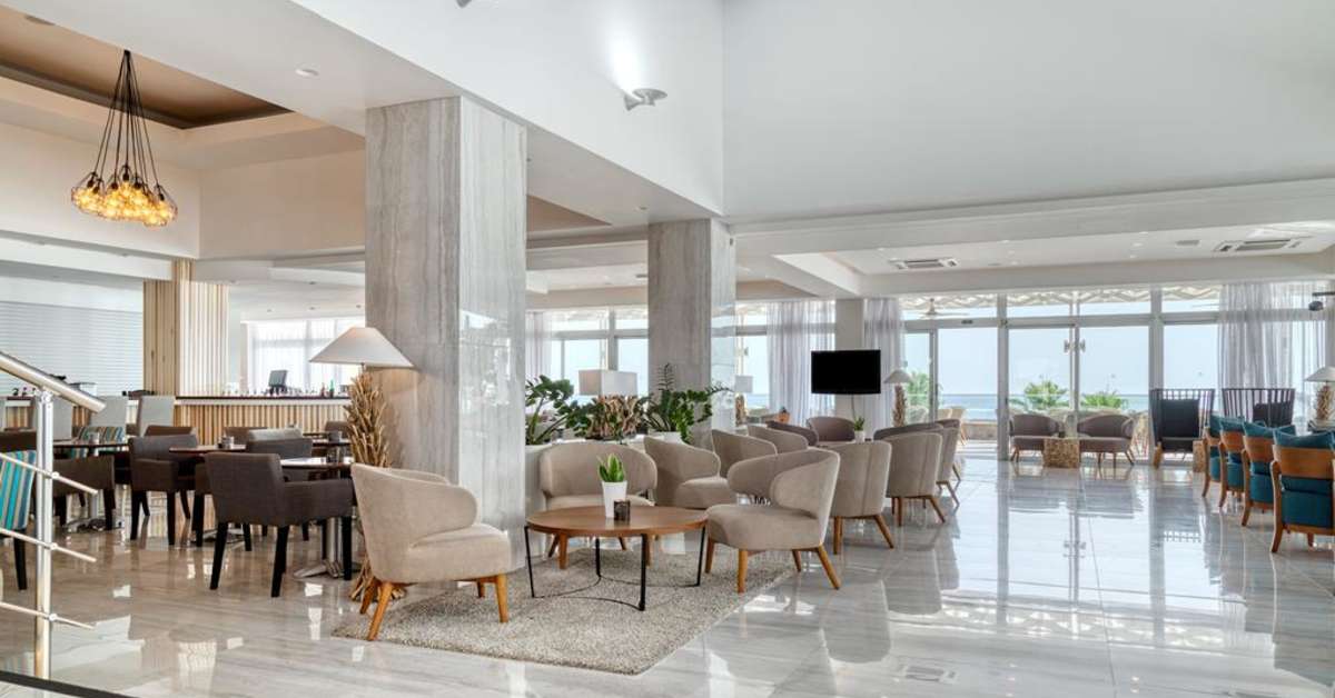 Een foto van het interieur van TUI Blue Atlantica Sea Breeze