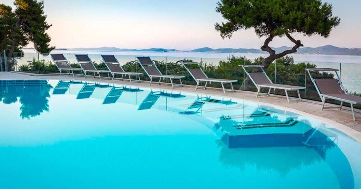 Een foto van het zwembad bij Hotel Pinija
