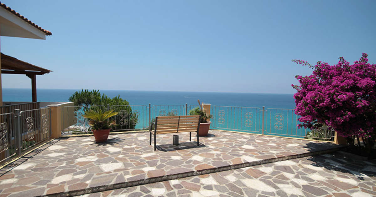Een foto van het terras bij Tonicello Resort