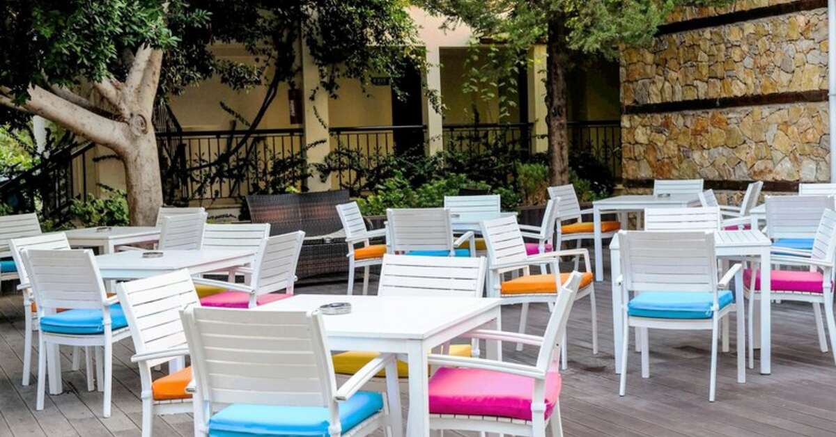 Een foto van het terras bij Sundia by Liberty Oludeniz