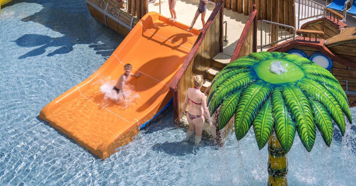 Een foto van het zwembad bij Hotel Oasis Park Splash