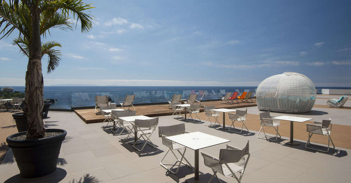 Een foto van het terras bij Hotel Baia Azul