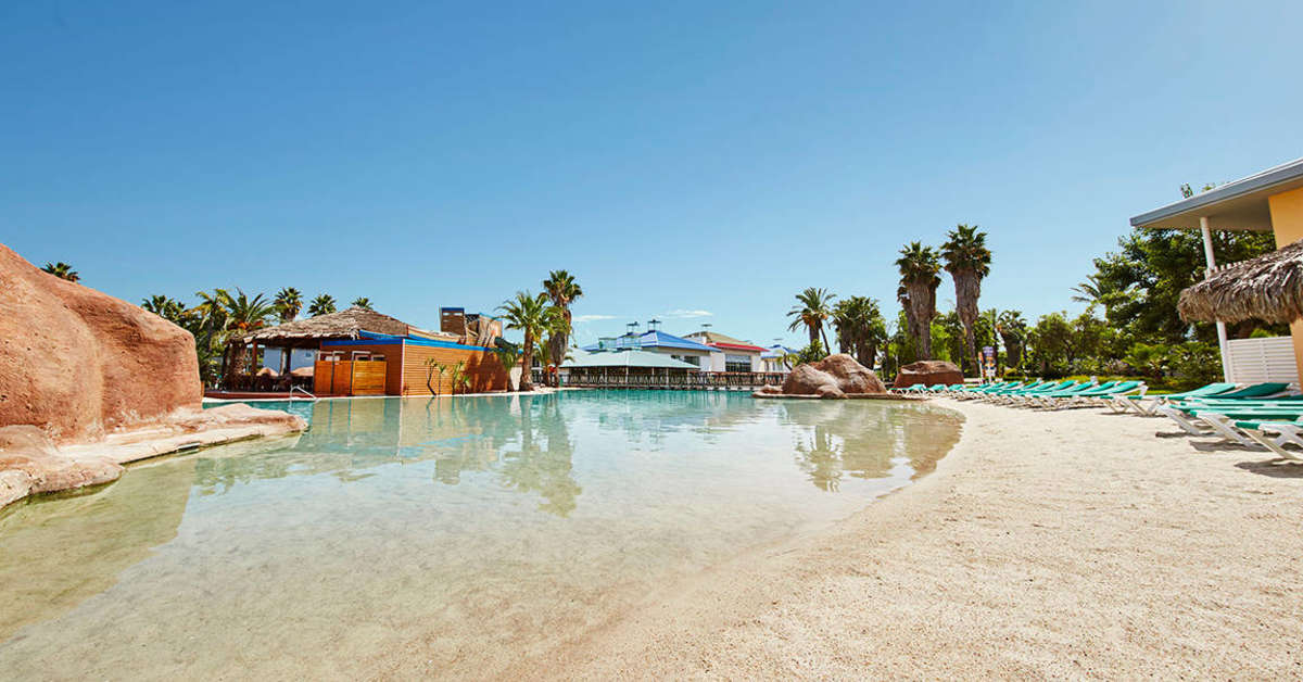 Een foto van het zwembad bij PortAventura Hotel Caribe