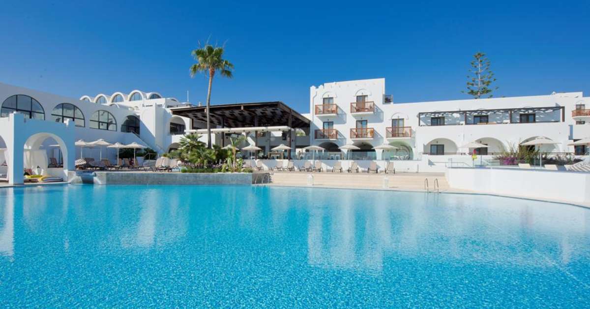 Een foto van het zwembad bij TUI Blue Oceanis Beach